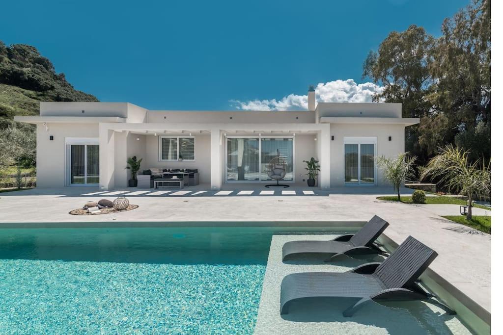 Melissia Luxury Villa Kalamákion Exterior foto
